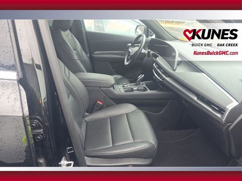 Used 2025 Cadillac XT4 Premium Luxury image 15