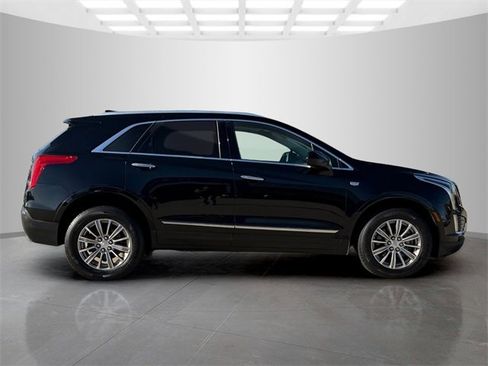 Used 2017 Cadillac XT5 Luxury image 3