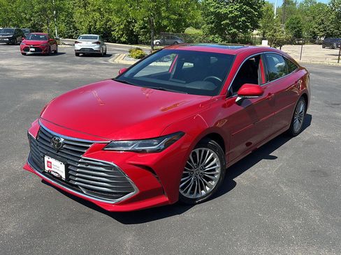 Used 2022 Toyota Avalon Limited w/ Advanced Safety Package FWD image 1