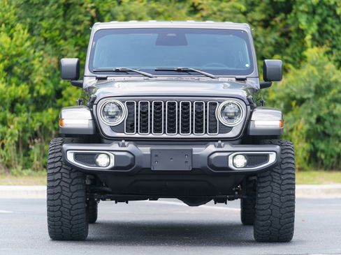 Used 2025 Jeep Wrangler Unlimited Sahara AWD/4WD image 32