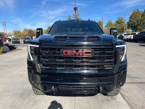 Used 2025 GMC Sierra 2500 AT4X image 8