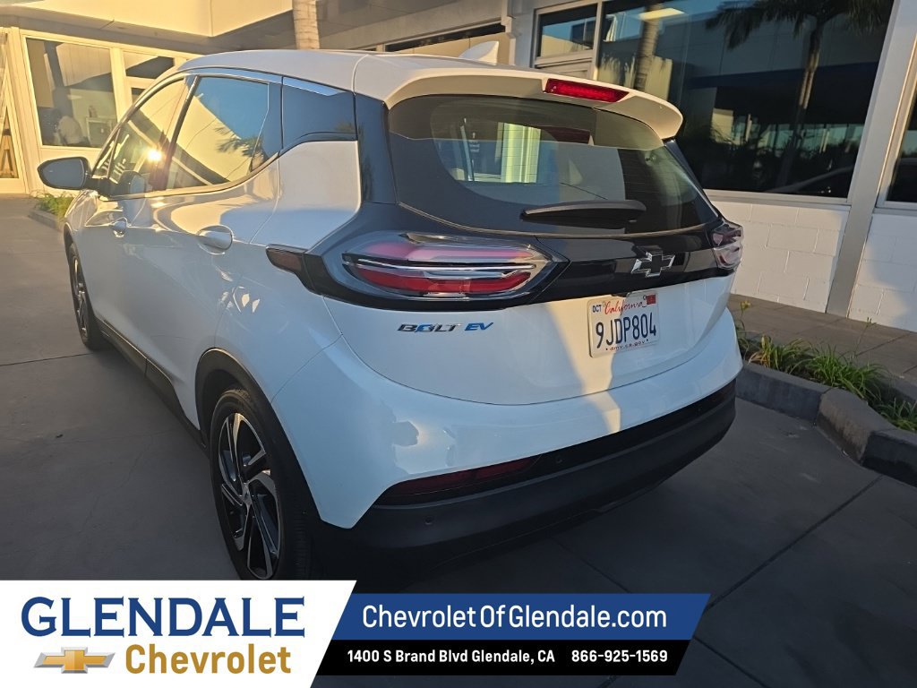 Used 2023 Chevrolet Bolt LT w/ Infotainment Package FWD image 3