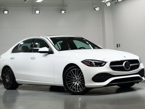 Used 2023 Mercedes-Benz C 300 Sedan image 2