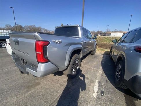 Used 2024 Toyota Tacoma TRD Sport image 2