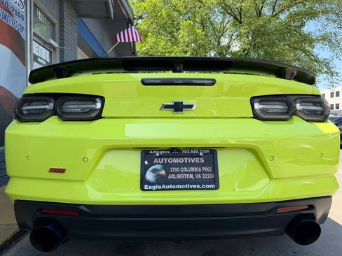 Used 2019 Chevrolet Camaro SS w/ Black Appearance Package RWD image 4