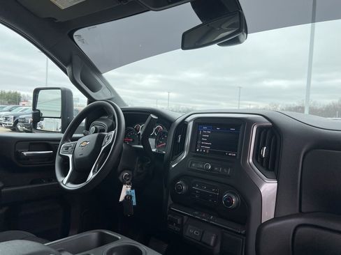 Used 2023 Chevrolet Silverado 2500 Custom w/ Custom Value Package image 15