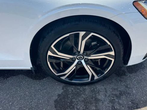 Used 2024 Volvo S60 B5 Core w/ Climate Package FWD image 9