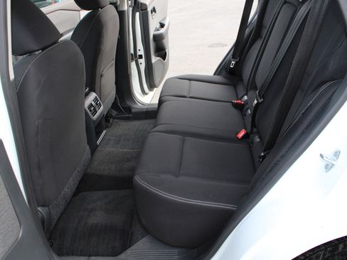 Used 2023 Nissan Rogue S image 15