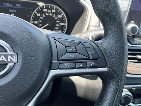 Used 2024 Nissan Altima 2.5 SV FWD image 26