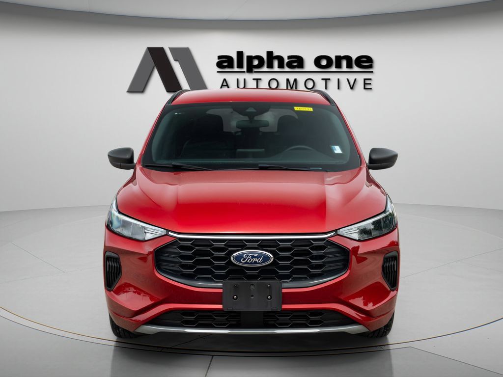 Used 2024 Ford Escape ST-Line FWD image 2