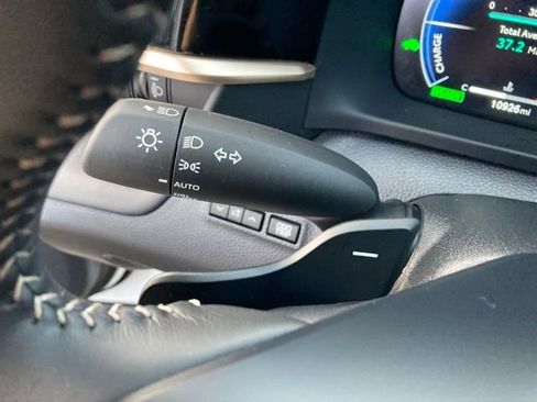 Used 2025 Toyota Crown Signia XLE image 25