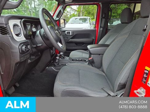 Used 2025 Jeep Wrangler Unlimited Sahara AWD/4WD image 7