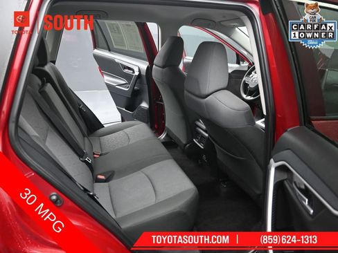 Used 2025 Toyota RAV4 XLE AWD/4WD image 28