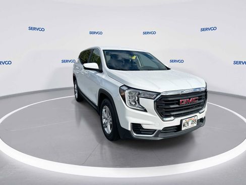 Used 2024 GMC Terrain SLE FWD image 2