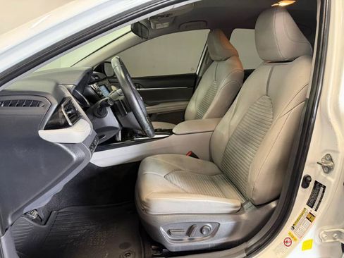 Used 2019 Toyota Camry SE FWD image 10