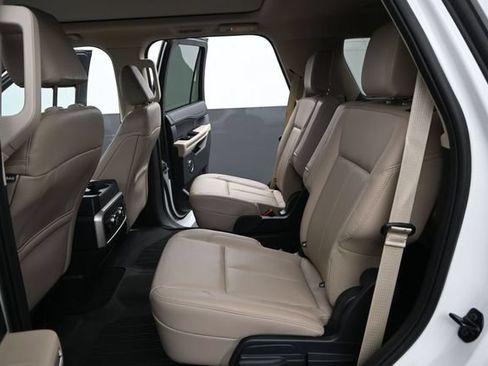 Used 2024 Ford Expedition XLT RWD image 13