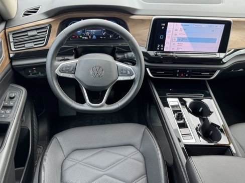 Used 2025 Volkswagen Atlas SE image 7