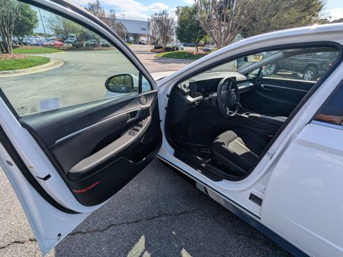 Used 2025 Hyundai Sonata SEL FWD image 9