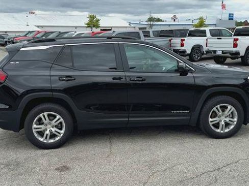 Certified 2022 GMC Terrain SLE w/ Driver Convenience Package AWD/4WD image 9