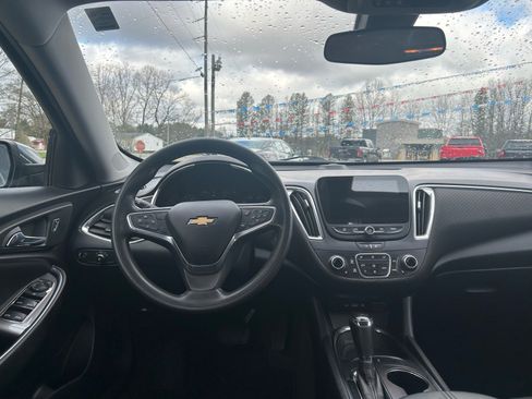 Used 2020 Chevrolet Malibu LT image 11