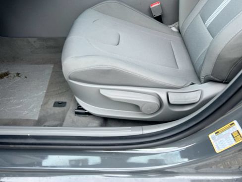 Used 2026 Hyundai Elantra SE FWD image 14
