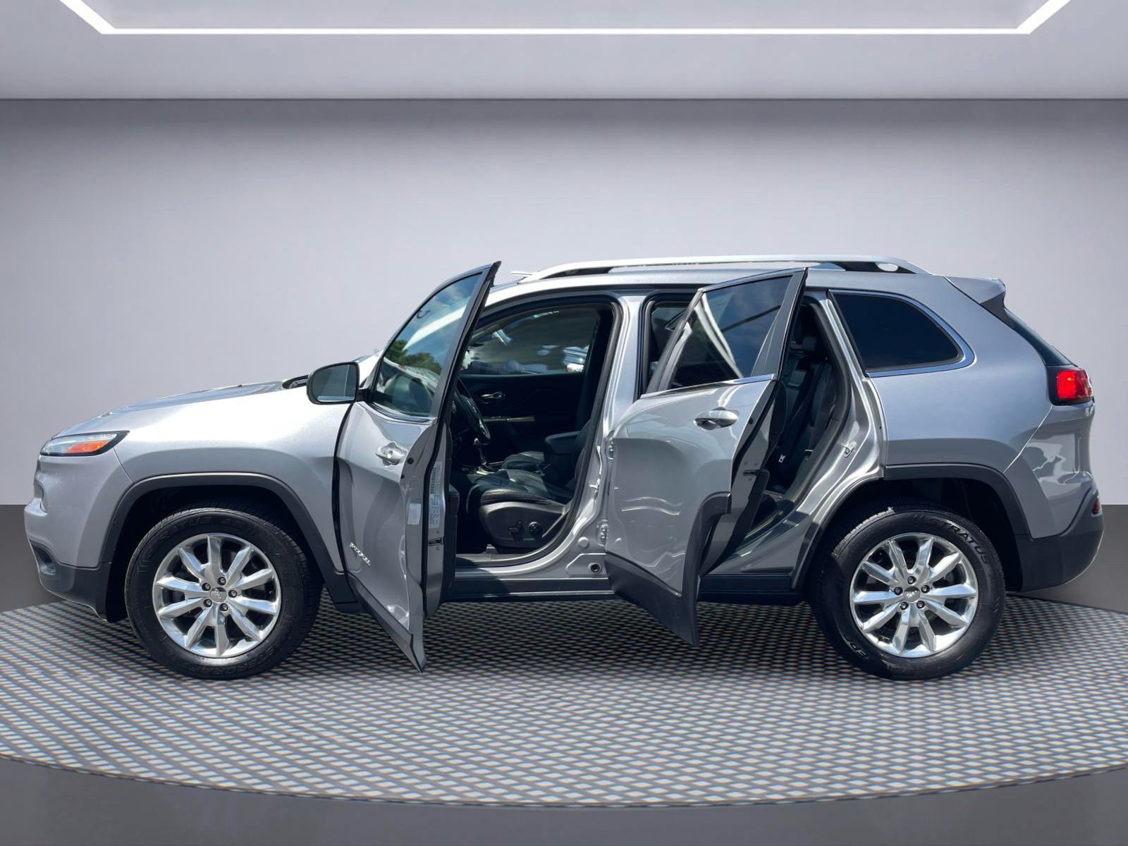Used 2017 Jeep Cherokee Limited AWD/4WD image 14