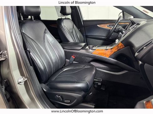 Used 2017 Lincoln MKX Reserve w/ Driver Assistance Package FWD image 9