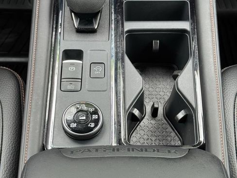 Used 2025 Nissan Pathfinder Rock Creek AWD/4WD image 19