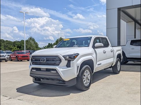 Used 2026 Toyota Tacoma SR5 AWD/4WD image 1