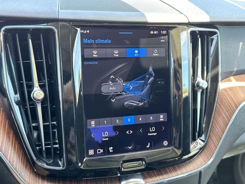 Used 2023 Volvo XC60 B5 Plus image 14