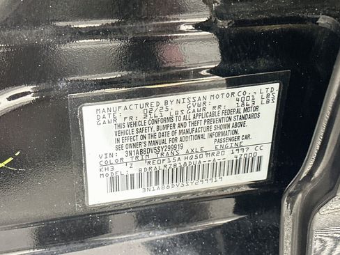 Used 2025 Nissan Sentra SR FWD image 12