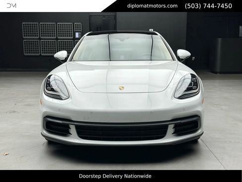 Used 2018 Porsche Panamera 4 image 10