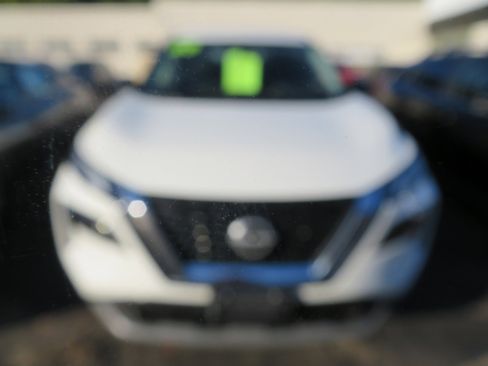 Used 2023 Nissan Rogue S image 2