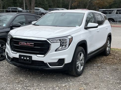 Used 2024 GMC Terrain SLE image 1