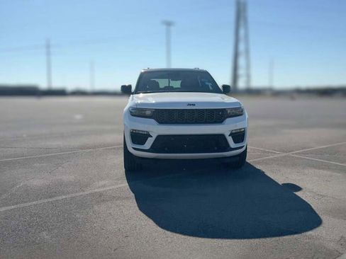 New 2025 Jeep Grand Cherokee Summit image 2