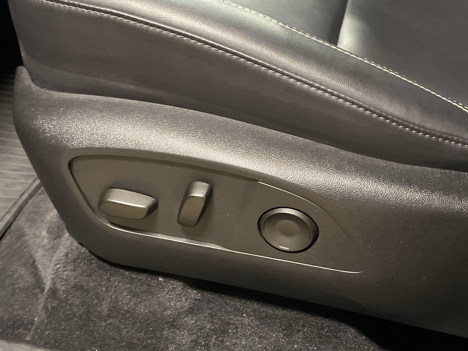 Used 2024 GMC Acadia Elevation w/ Luxury Package FWD image 14