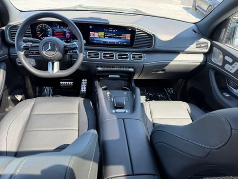 Used 2025 Mercedes-Benz GLS 450 4MATIC w/ AMG Line Exterior image 19