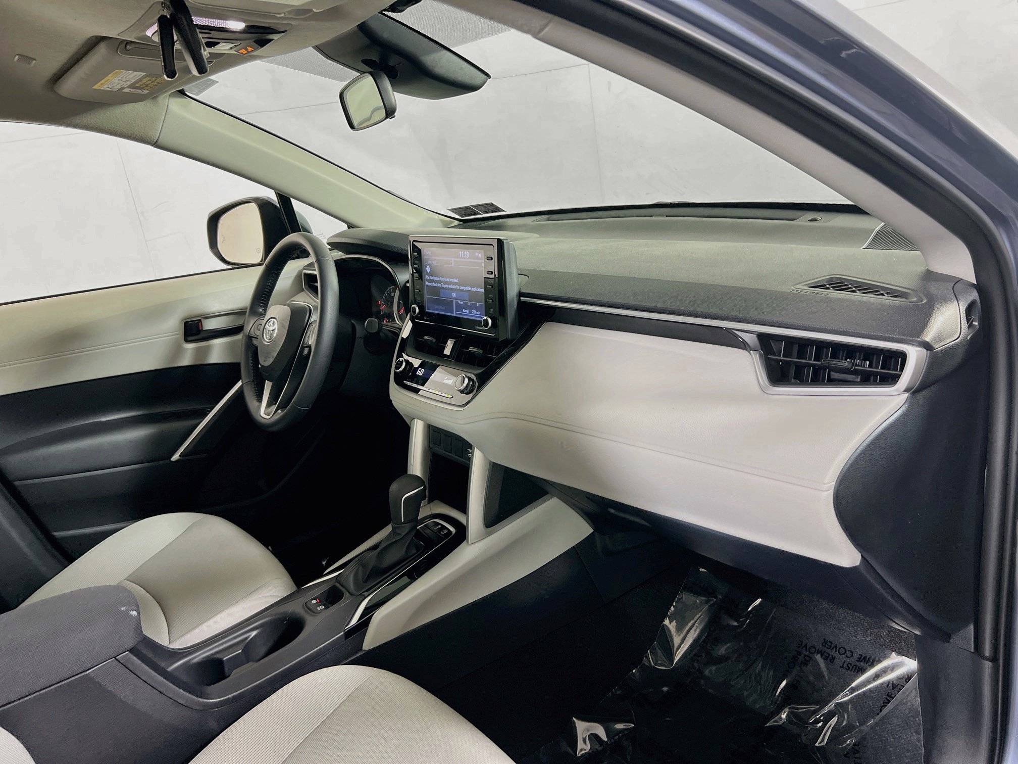 Used 2022 Toyota Corolla Cross LE AWD/4WD image 26