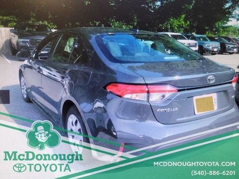 Used 2024 Toyota Corolla LE FWD image 2