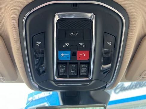 Used 2022 Jeep Grand Cherokee Limited w/ Luxury Tech Group II AWD/4WD image 36