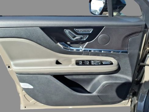 New 2025 Lincoln Corsair AWD w/ Equipment Group 101A image 16