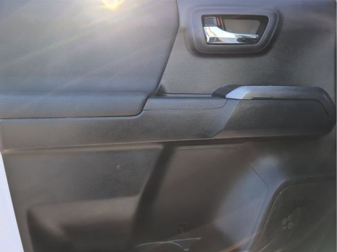 Used 2020 Toyota Tacoma TRD Off-Road w/ TRD Premium Off Road Package image 30