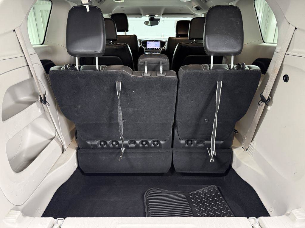 Used 2023 Chrysler Pacifica Touring-L FWD image 33