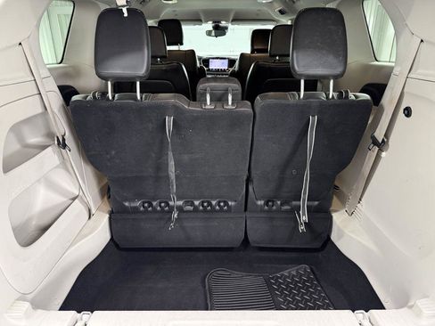 Used 2023 Chrysler Pacifica Touring-L FWD image 33