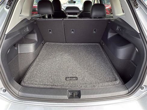 New 2026 Volkswagen Tiguan SE FWD image 10