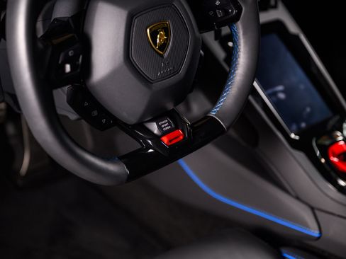 Used 2023 Lamborghini Huracan EVO image 44