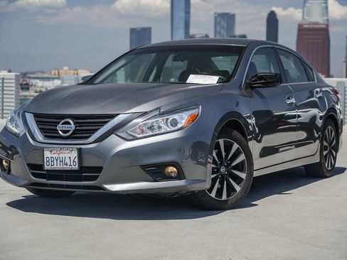 Used 2018 Nissan Altima 2.5 SV FWD image 1