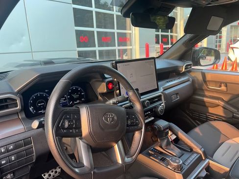 Used 2024 Toyota Tacoma TRD Sport AWD/4WD image 9