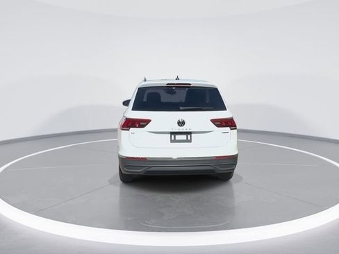 Certified 2022 Volkswagen Tiguan SE w/ Panoramic Sunroof Package image 7