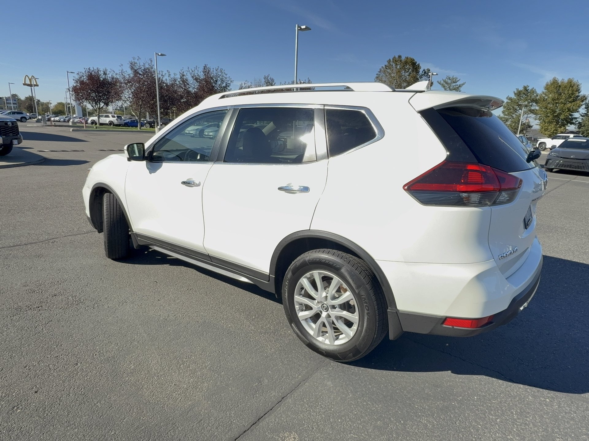Used 2018 Nissan Rogue SV w/ Premium Package AWD/4WD image 8